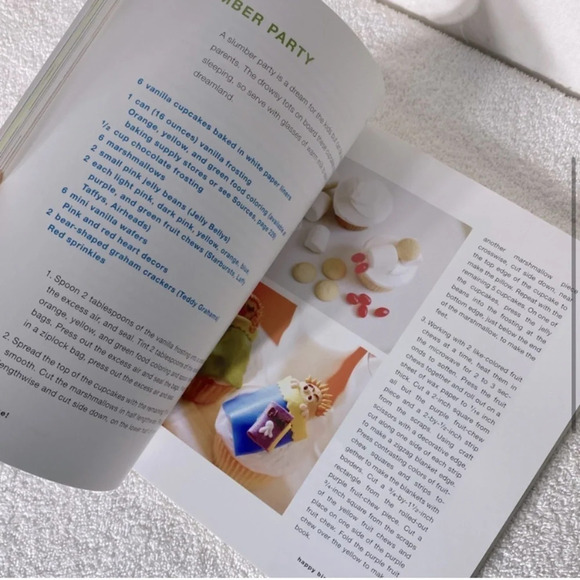 Karen  Tack & Alan Richardson Hello, Cupcake! Cookbook - Picture 4 of 11